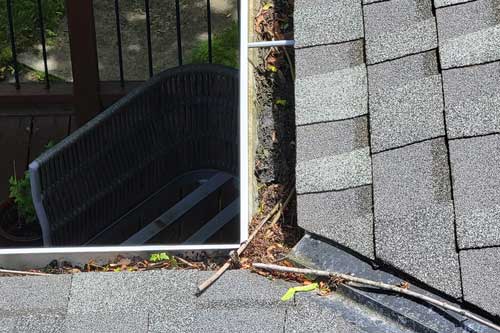 Clear Camas clogged gutters in WA near 98607